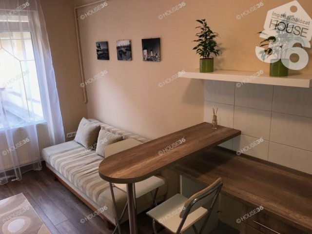 Eladó téglalakás, Kecskeméten 33.5 M Ft, 1 szobás