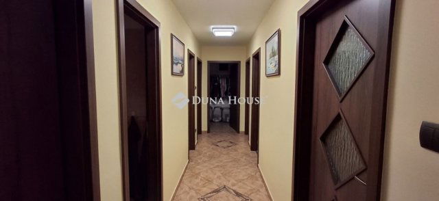 Eladó családi ház, Dunaharasztin 185 M Ft, 7 szobás