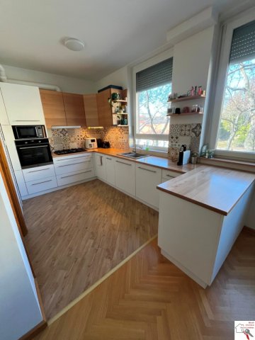 Eladó téglalakás, Pécsett 89.99 M Ft, 3 szobás