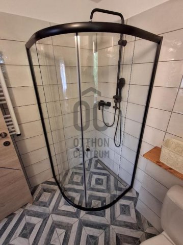 Eladó családi ház, Cegléden 56.5 M Ft, 2 szobás