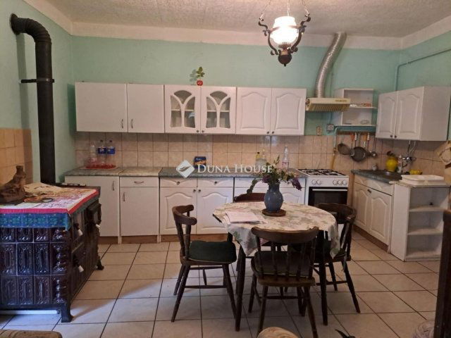 Eladó családi ház, Baján 29.9 M Ft, 3 szobás