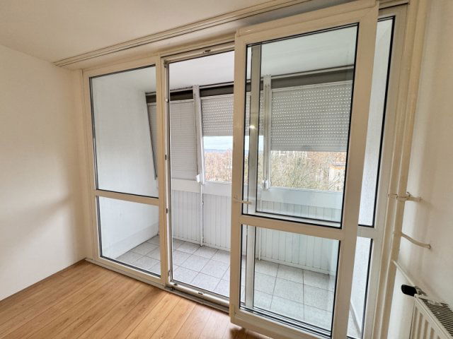 Eladó panellakás, Pécsett 44.9 M Ft, 2 szobás