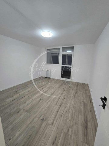 Eladó panellakás, Pécsett, Eszék utcában 48.9 M Ft, 2+1 szobás