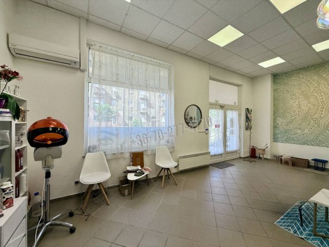 Eladó üzlethelyiség, Oroszlányban, Fürst Sándor utcában