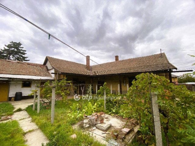 Eladó családi ház, Mezőtúron 11.2 M Ft, 2 szobás
