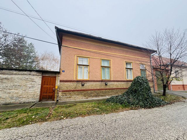 Eladó családi ház, Cegléden 44.9 M Ft, 3 szobás