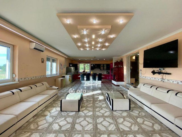 Eladó nyaraló, Kecskeméten 149.99 M Ft, 4 szobás