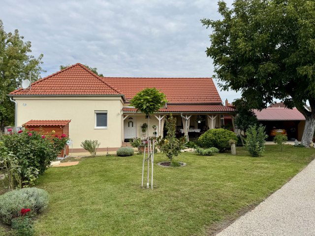 Eladó családi ház, Keszthelyen 115 M Ft, 3 szobás