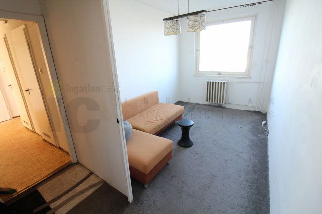 Eladó panellakás, Szegeden, Kereszttöltés utcában 45.8 M Ft