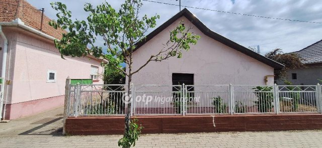 Eladó családi ház, Páhin 9.9 M Ft, 1 szobás