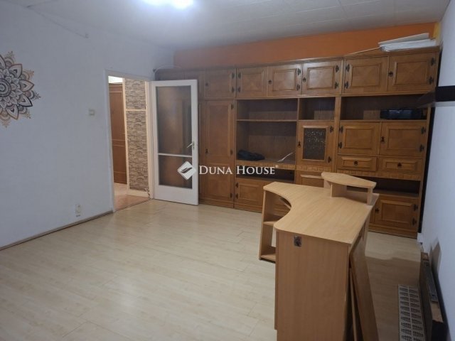 Eladó panellakás, Kistarcsán 66 M Ft, 2 szobás