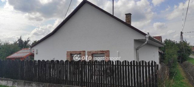 Eladó családi ház, Tiszacsegén 16 M Ft, 2 szobás