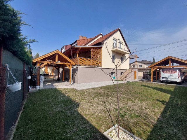 Eladó ikerház, Budapesten, XVIII. kerületben 180 M Ft, 7 szobás