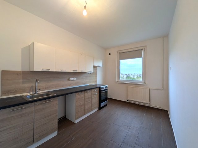 Eladó panellakás, Debrecenben 67.9 M Ft, 3 szobás