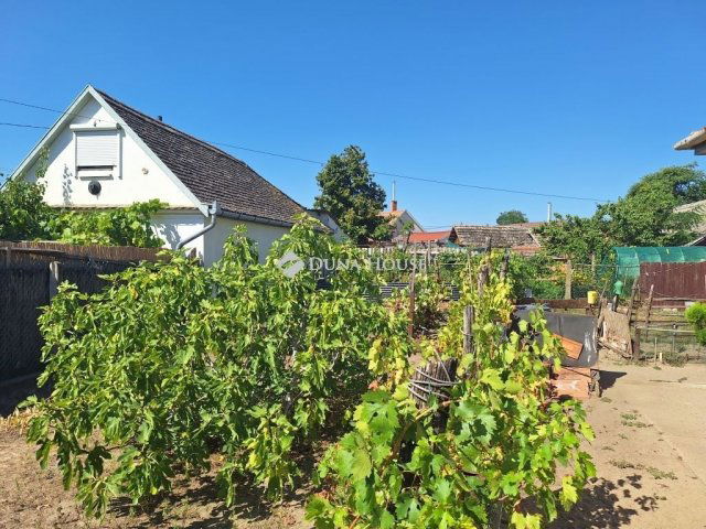 Eladó családi ház, Baján 26.5 M Ft, 2 szobás