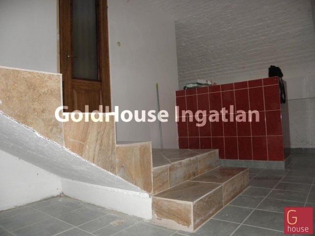 Eladó üzlethelyiség, Budapesten, VI. kerületben, Oktogonon