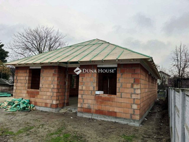 Eladó családi ház, Szigetszentmiklóson 145 M Ft, 5 szobás