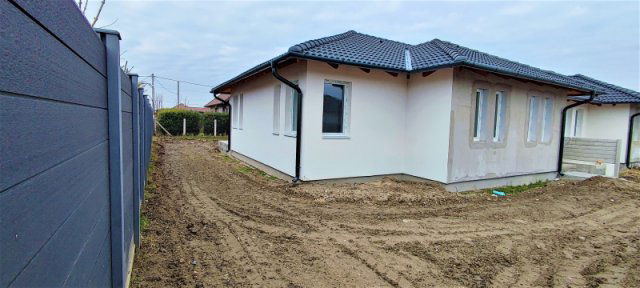 Eladó ikerház, Taksonyon 80.1 M Ft, 5 szobás