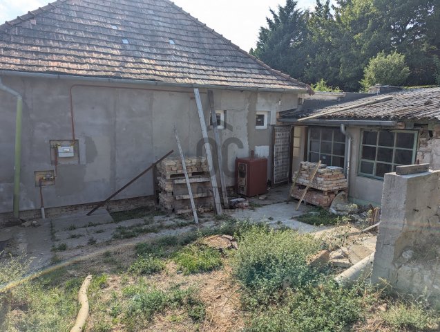 Eladó családi ház, Szekszárdon 33 M Ft, 3 szobás