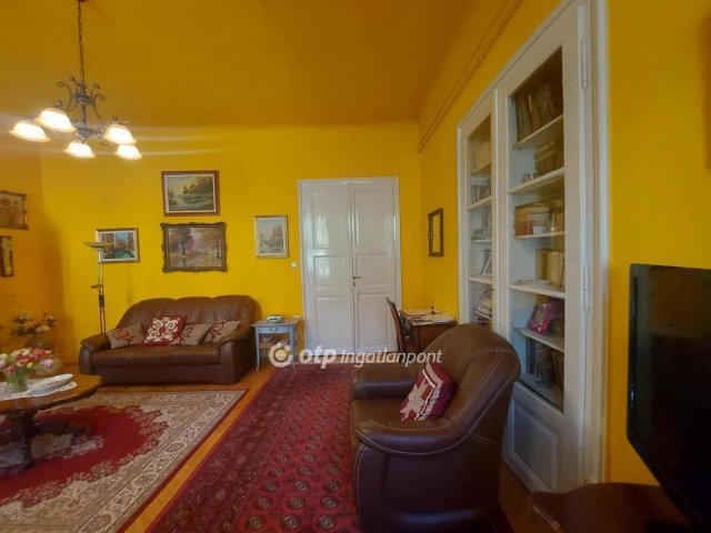 Eladó téglalakás, Pécsett 91 M Ft, 2+1 szobás