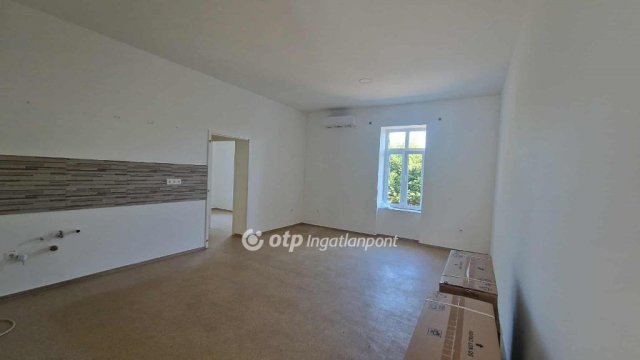 Eladó téglalakás, Tápiószelén 29.99 M Ft, 1+3 szobás