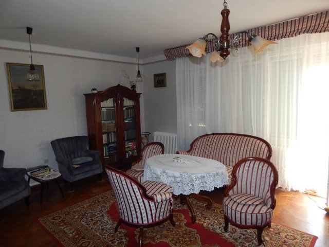 Eladó sorház, Lábatlanon 45 M Ft, 3 szobás