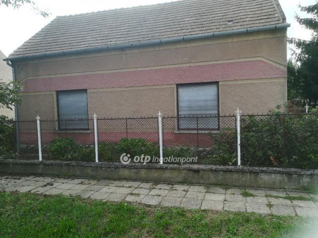 Eladó családi ház, Dombóváron 25.5 M Ft, 3+1 szobás