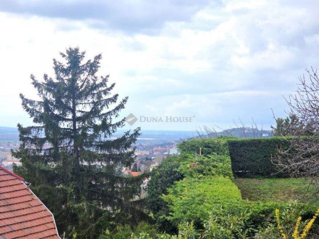 Eladó családi ház, Pécsett 134.9 M Ft, 5 szobás