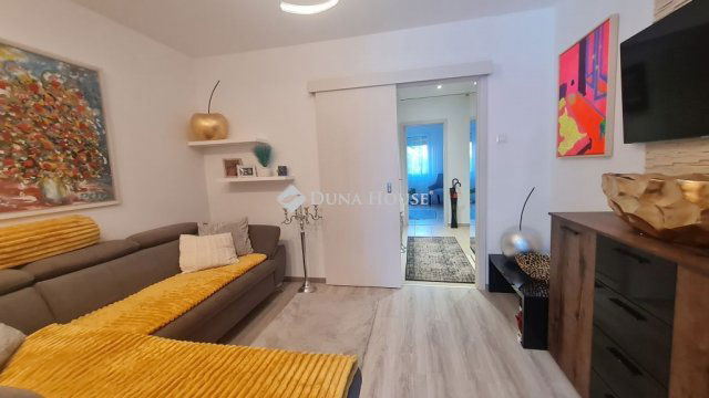 Eladó téglalakás, Hévízen 55 M Ft, 2 szobás