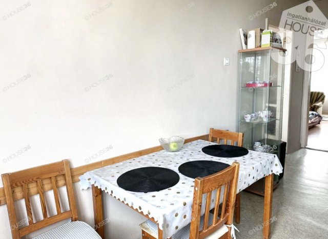 Eladó panellakás, Kecskeméten 49.99 M Ft, 2 szobás