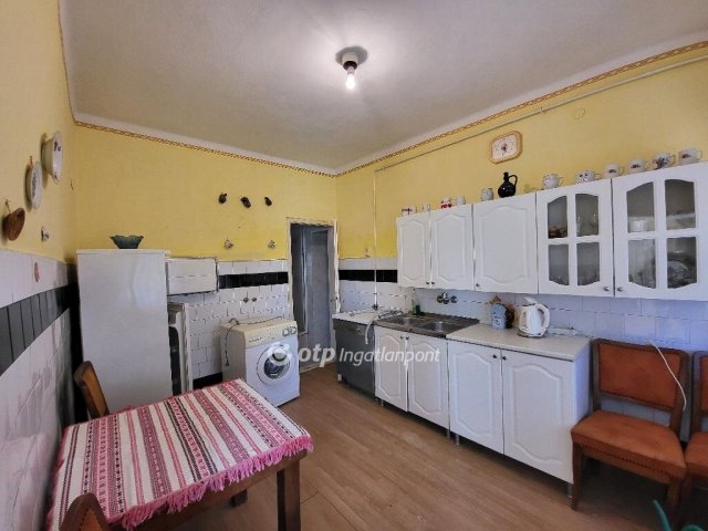 Eladó családi ház, Tengődön 28 M Ft, 4 szobás