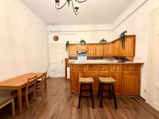 Kiadó téglalakás, albérlet, V. kerületben, Szép utcában