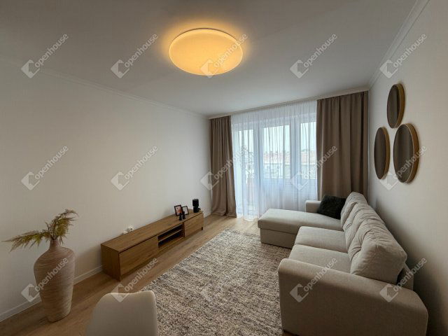 Eladó panellakás, Győrött 64.99 M Ft, 3 szobás