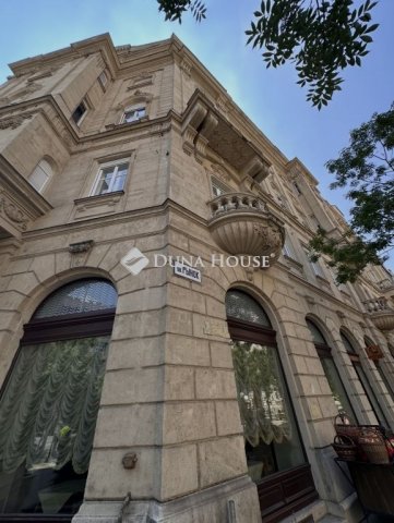Eladó téglalakás, Budapesten, V. kerületben, Alkotmány utcában