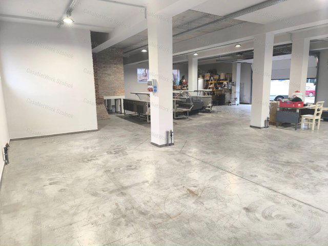 Kiadó üzlethelyiség, Szolnokon 625 E Ft / hó, 3 szobás