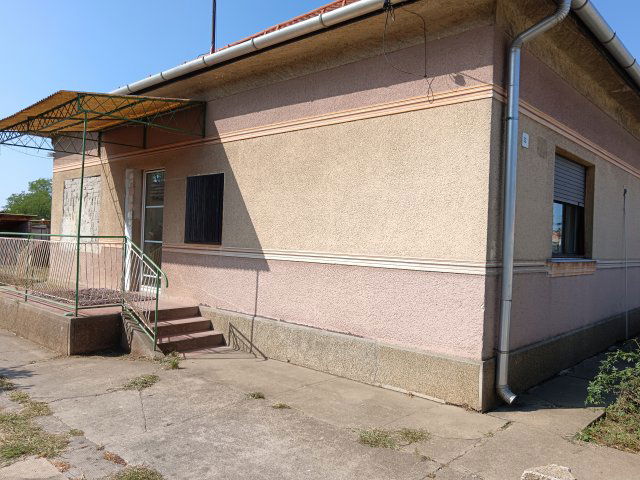 Eladó családi ház, Ercsiben 49 M Ft, 4 szobás