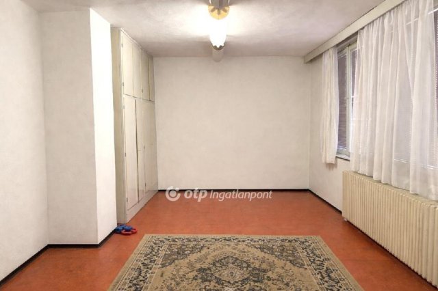 Eladó téglalakás, Szegeden 84 M Ft, 4 szobás