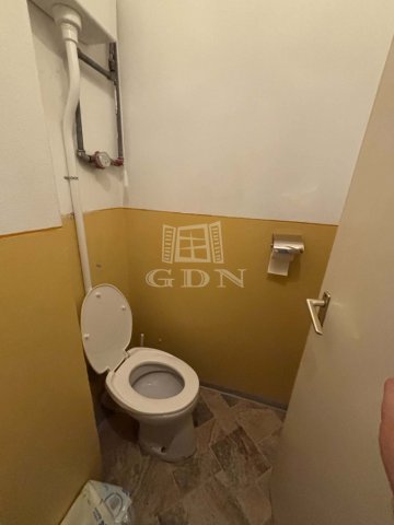 Eladó téglalakás, Szombathelyen 29.99 M Ft, 1 szobás