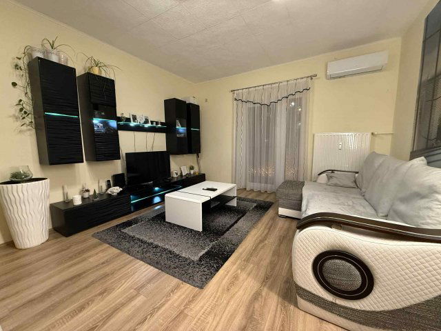 Eladó panellakás, Pécsett 54.99 M Ft, 2 szobás