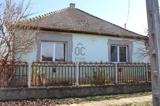 Eladó családi ház, Papon 11.2 M Ft, 2 szobás