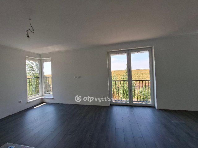 Eladó téglalakás, Mendén 74.9 M Ft, 4 szobás