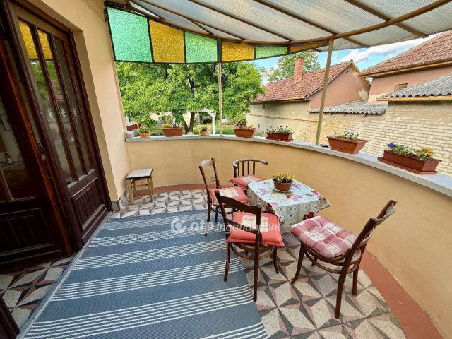 Eladó családi ház, Cegléden 59.9 M Ft, 3 szobás