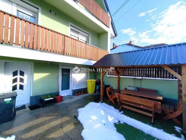 Eladó családi ház, Balatonlelleén 125 M Ft, 10 szobás