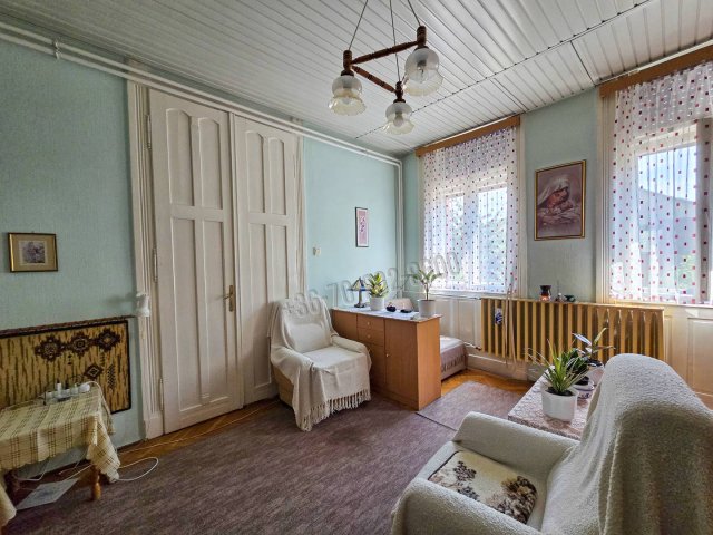 Eladó családi ház, Budapesten, XV. kerületben 68 M Ft, 2 szobás