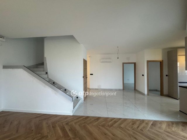 Eladó sorház, Velencén 205 M Ft, 5 szobás / költözzbe.hu