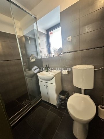 Eladó családi ház, Szentendrén 299 M Ft, 7 szobás