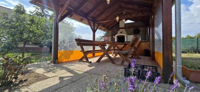 Eladó családi ház, Nyáregyházán 114.99 M Ft, 7 szobás