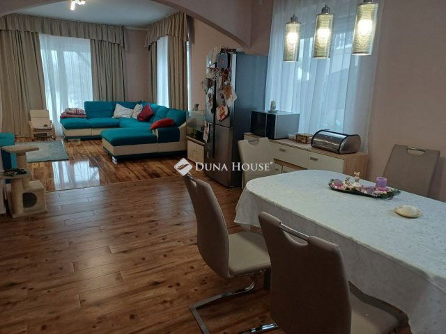 Eladó családi ház, Szirmabesenyőn 118 M Ft, 6 szobás