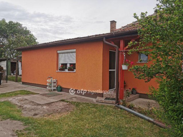 Eladó családi ház, Törtelen 39 M Ft, 1+1 szobás