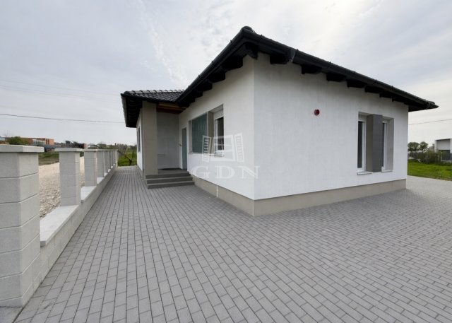 Eladó családi ház, Székesfehérvárott 89.5 M Ft, 4 szobás